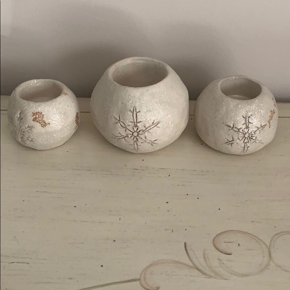 3 snowflake tea light holders